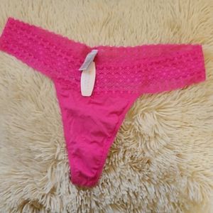 NWT Victoria's Secret Pink Thong 💗 Size Large